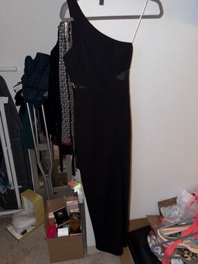 Elegant Black One-Shoulder Evening Dress